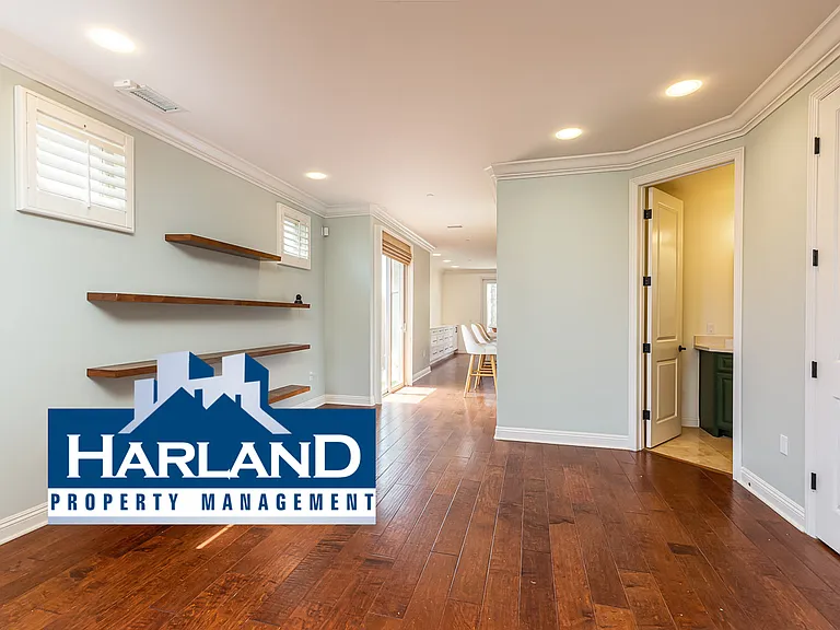 1368 Oliver Ave — Photo 5