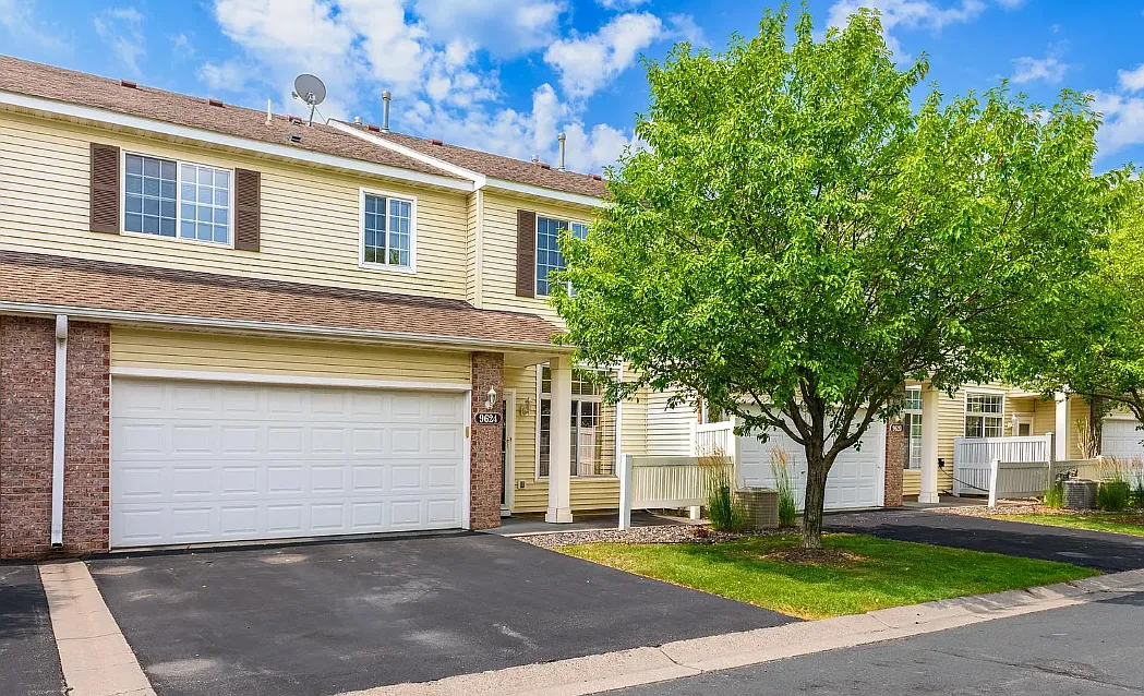 2 bed, 1.5 bath, 1489 sqft, $2,050 — Photo 1
