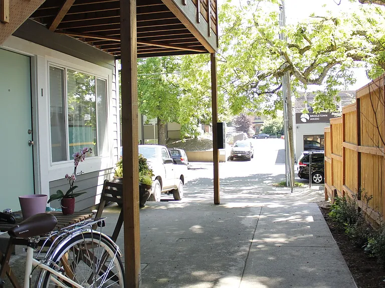 2819 NE Flanders St #3 — Photo 2