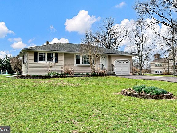 3rd image of 88 Woosamonsa Rd