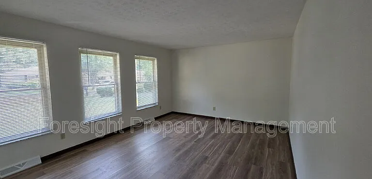 53 Carriage Dr — Photo 5