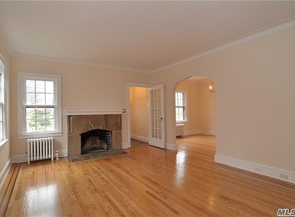 3rd image of 110 New Hyde Park Rd