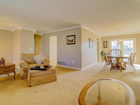 5th image of 1012 Roanoke Dr