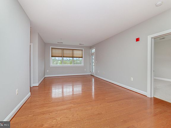 5th image of 902 Macphail Woods Xing APT 1B