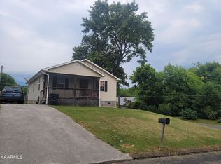 404 W College St, Athens, TN 37303