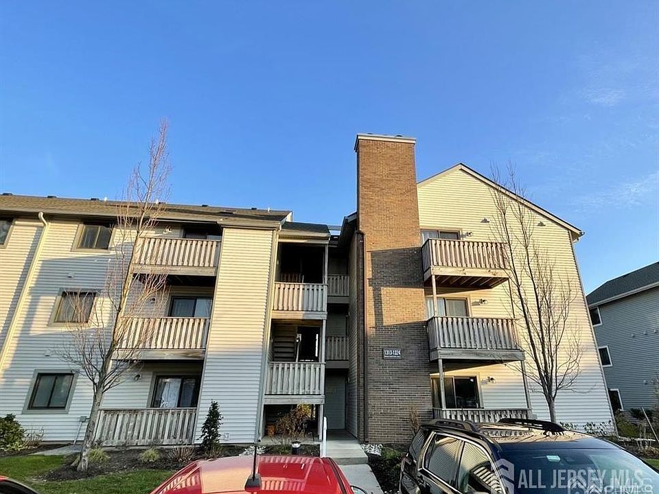 1st image of 1323 Ravens Crest Dr