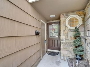 183 Treetop Cir, Nanuet, NY