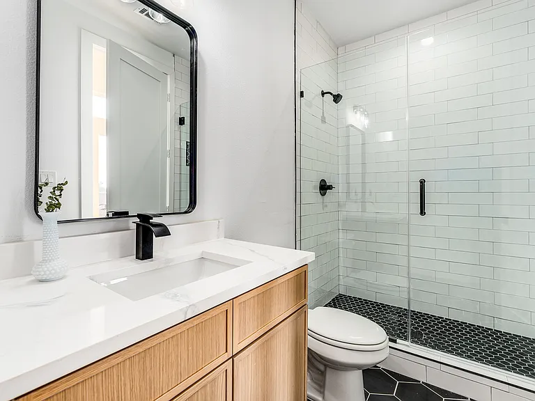 2080 Kelly Ave #102 — Photo 13