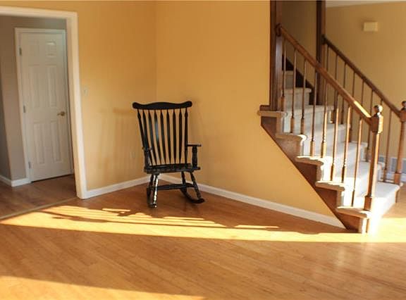 4th image of 588 Coventry Ct