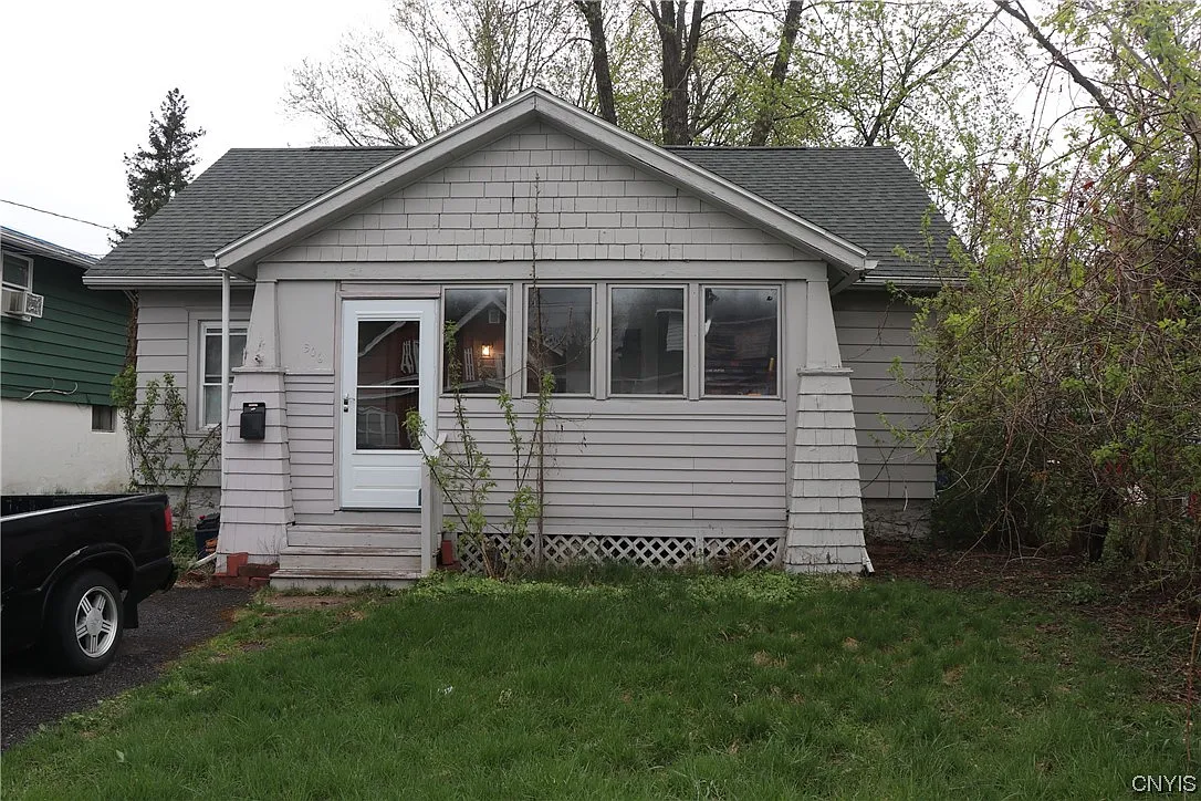 306 Ashdale Ave photo 1