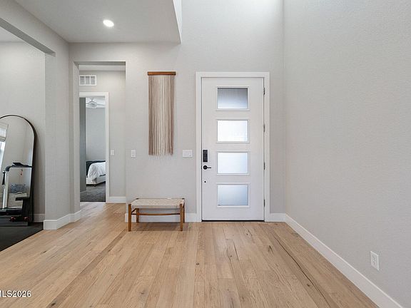 3rd image of 911 Solarium Dr