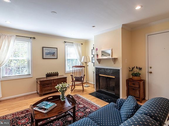 3rd image of 1411 E Abingdon Dr APT 4