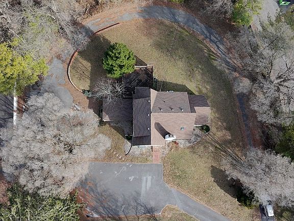3rd image of 225 Park Blvd