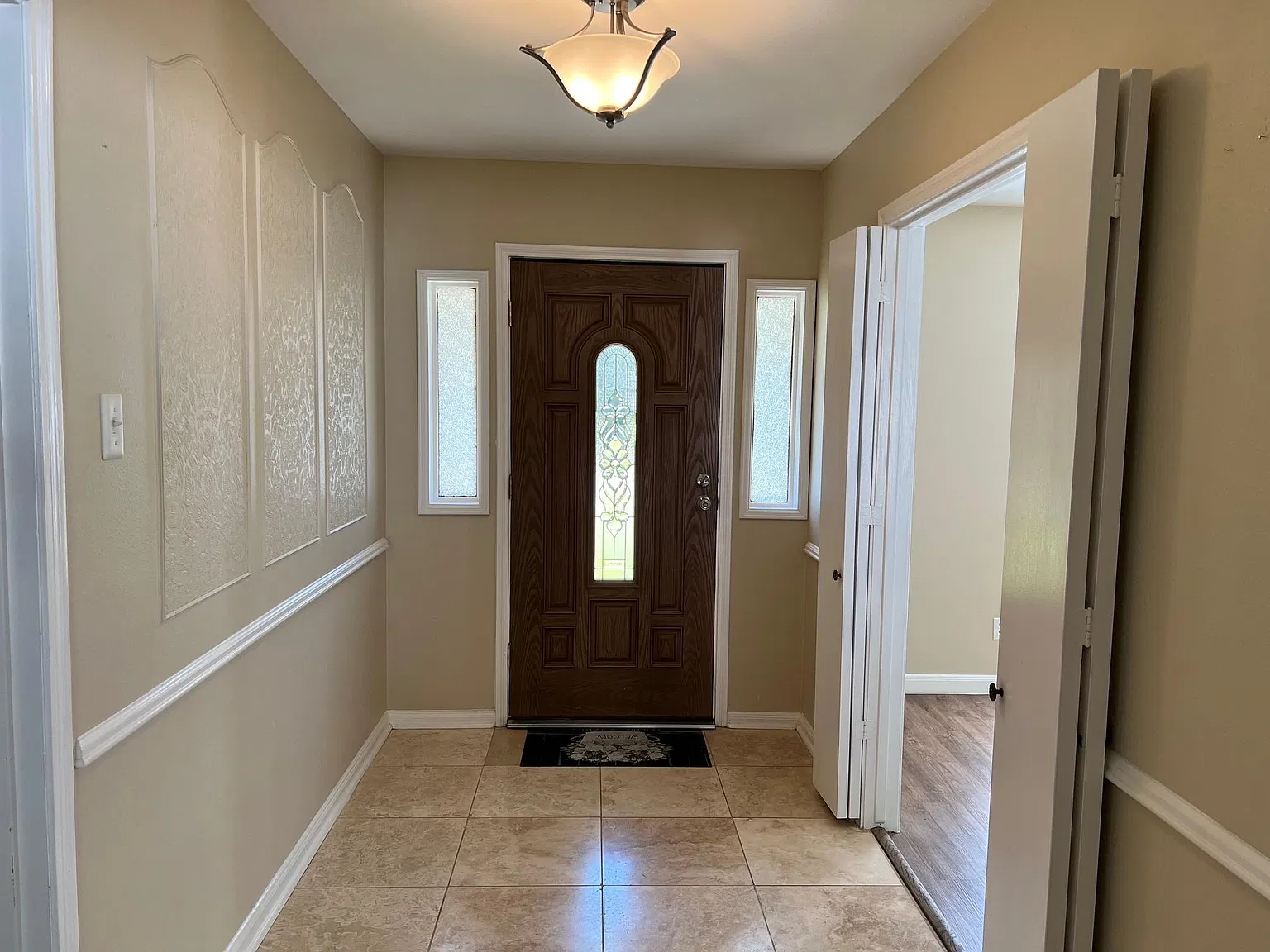 4 bed, 2.0 bath, 2289 sqft, $2,400 — Photo 3