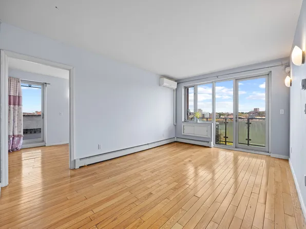 136-21 Latimer Place image 3 of 19