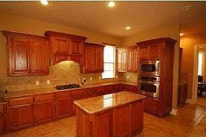 Huge gourmet kitchen with new appliances & granite countertops