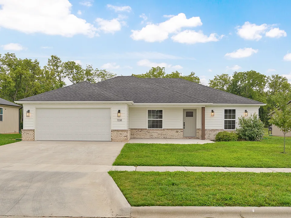 1338 S Tanner Dr