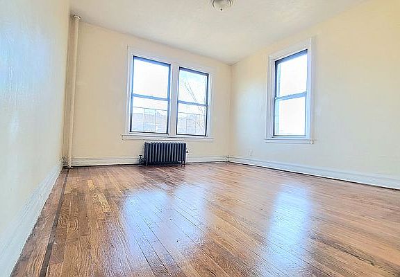 5th image of 2110 Westbury Ct #4G