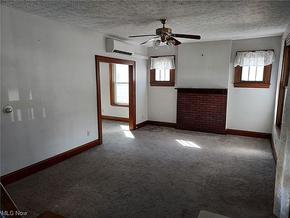 5th image of 1706 Lawrence St