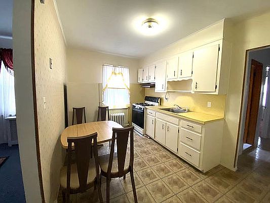 4th image of 8014 90th Ave Floor 2