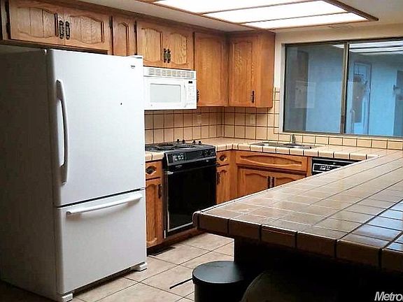 4th image of 303 Rainier Dr