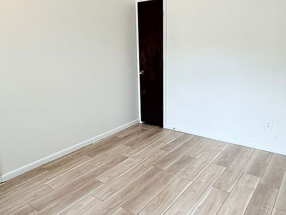 4th image of 730 W 12th St