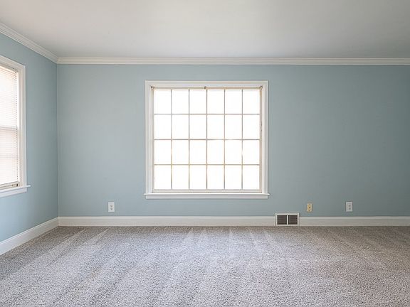 4th image of 12 Sherwood Dr
