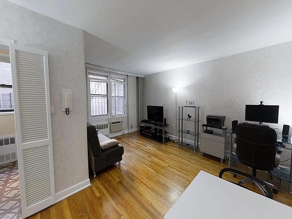 2nd image of 1855 E 12th St APT 5-D