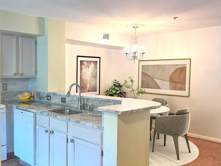 50 Sandstone Ct #B — Photo 1