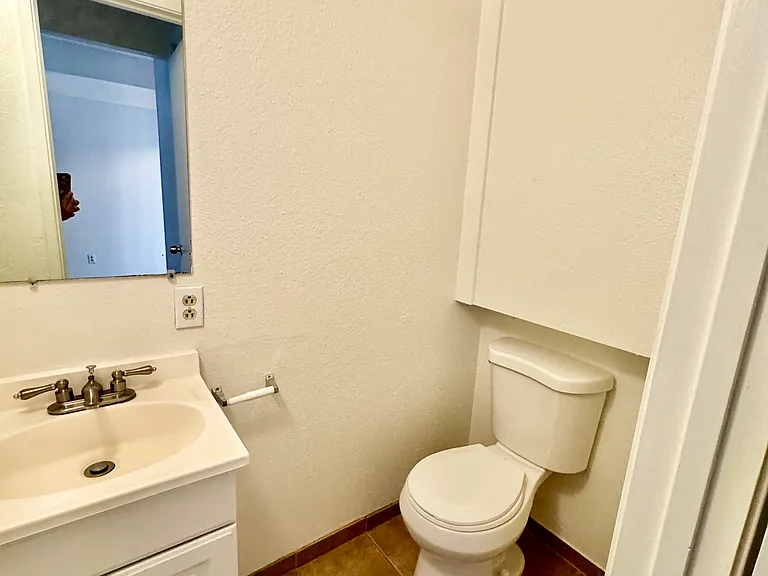 2710 E St #4 — Photo 3