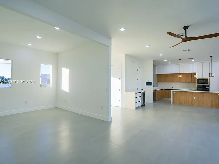 5 SW 26th Pl — Photo 23