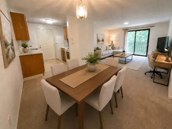 25 Village Rock Ln APT 12, Natick, MA 01760