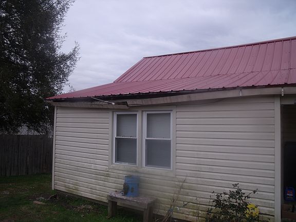 3rd image of 1402 James Dr