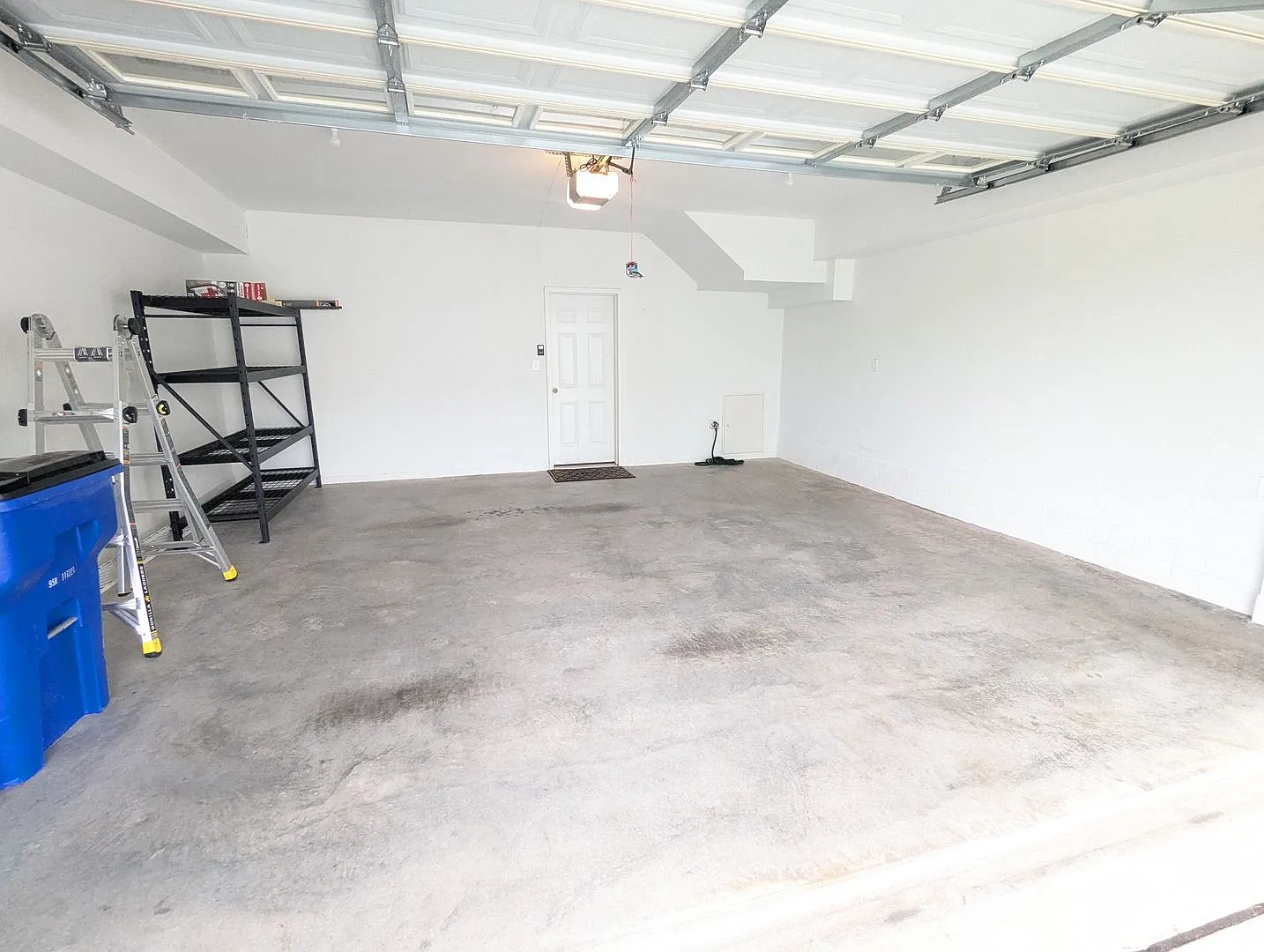Gorgeous new construction in the Harrington Terrace Community available late September! — Photo 2