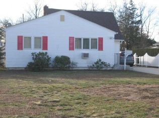 262 N Michigan Ave, N Massapequa, NY 11758