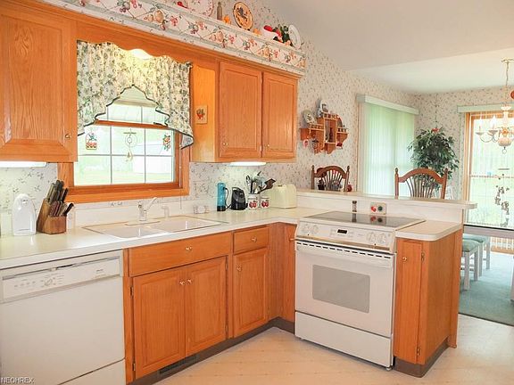 5th image of 5875 Sunland St