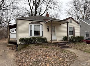 414 Superior Dr, Saint Louis, MO 63135