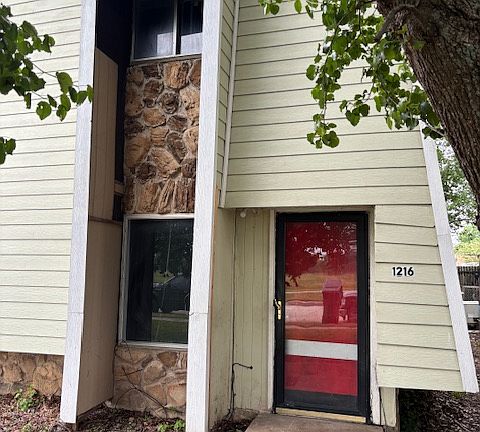 2nd image of 1216 Northcliff Ave