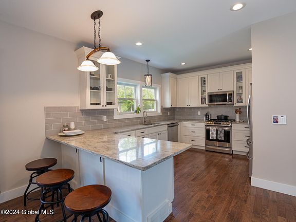 5th image of 35 Bensonhurst Ave