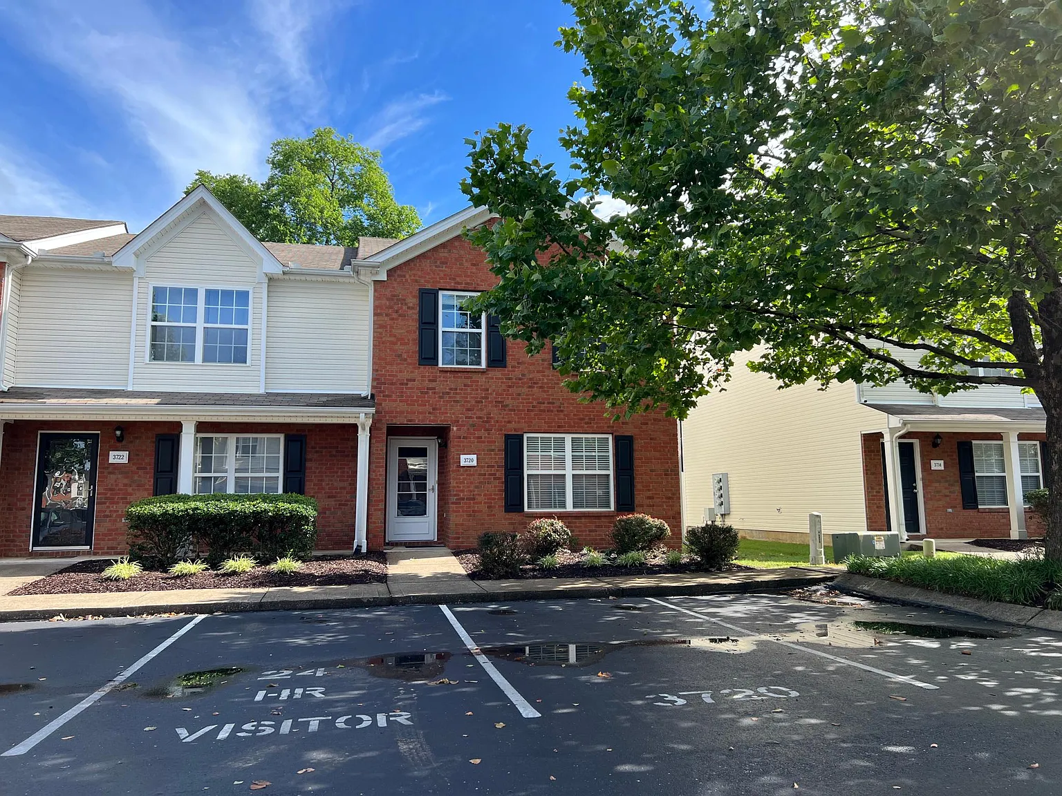 3 bed, 2.5 bath, 1360 sqft, $1,650 — Photo 2