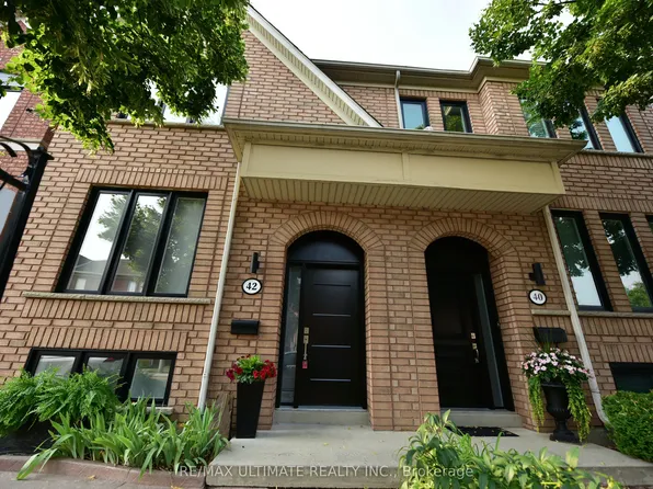 42 Viella St, Toronto, ON M6N 5C8