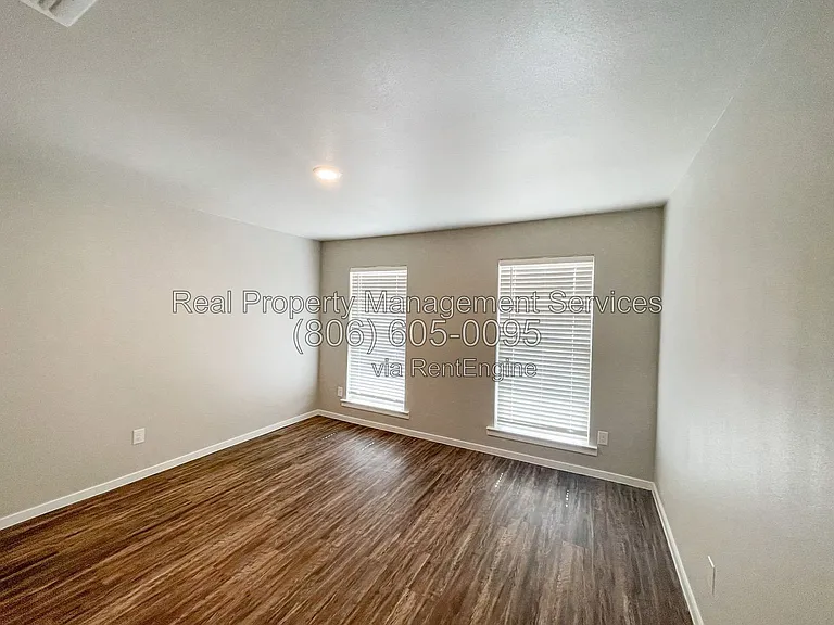2101 N Avenue L — Photo 8