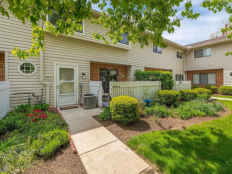 4312 Hyde Park Dr #4 — Photo 2