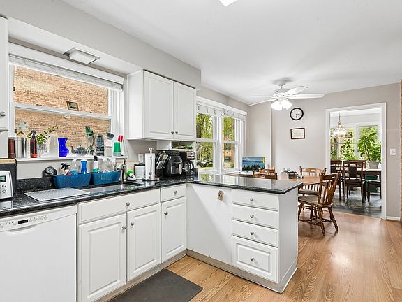 4th image of 2225 W Touhy Ave