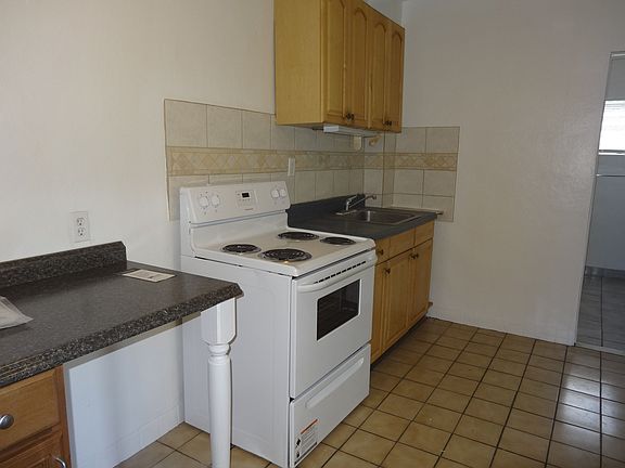 5th image of 200 SE 21st St APT 3