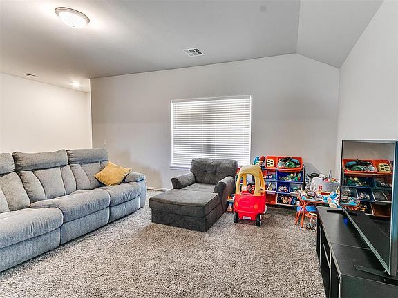 3rd image of 1016 S Appaloosa Ln