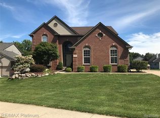 1949 Margie Dr, White Lake, MI 48386