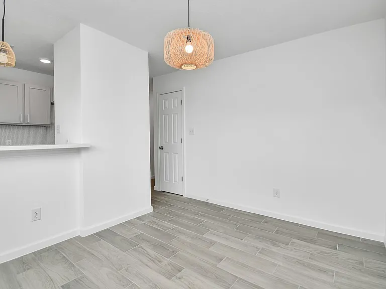 212 N 2nd St — Photo 7