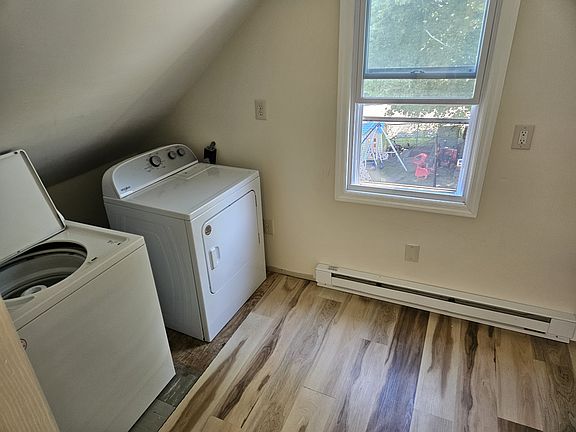 5th image of 401 Center St