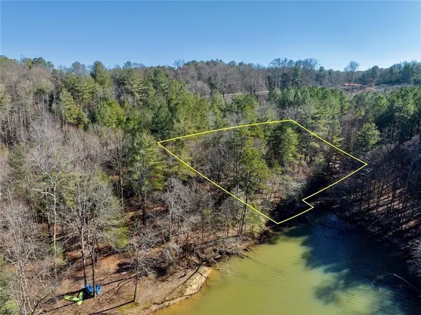 1132 Lake Vista Dr NE #8, Connelly Springs, NC 28612